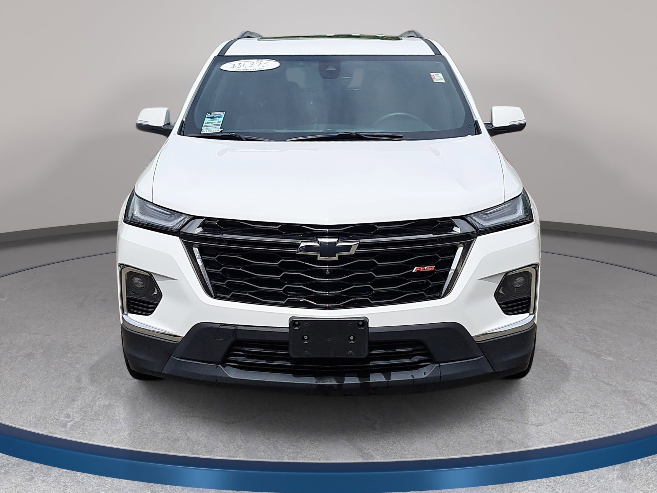 Used 2023 Chevrolet Traverse RS image 2