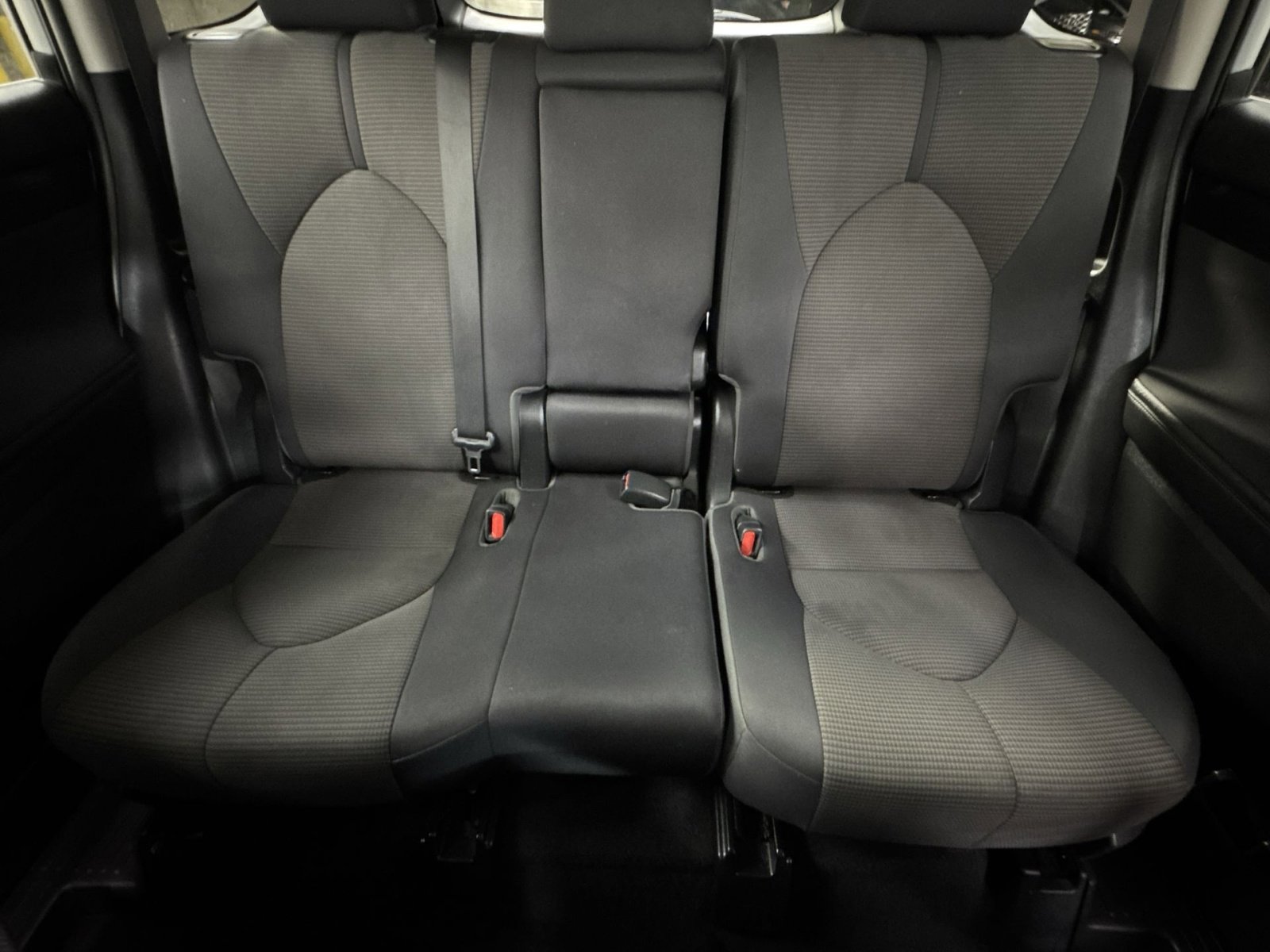 Used 2023 Toyota Highlander LE image 5