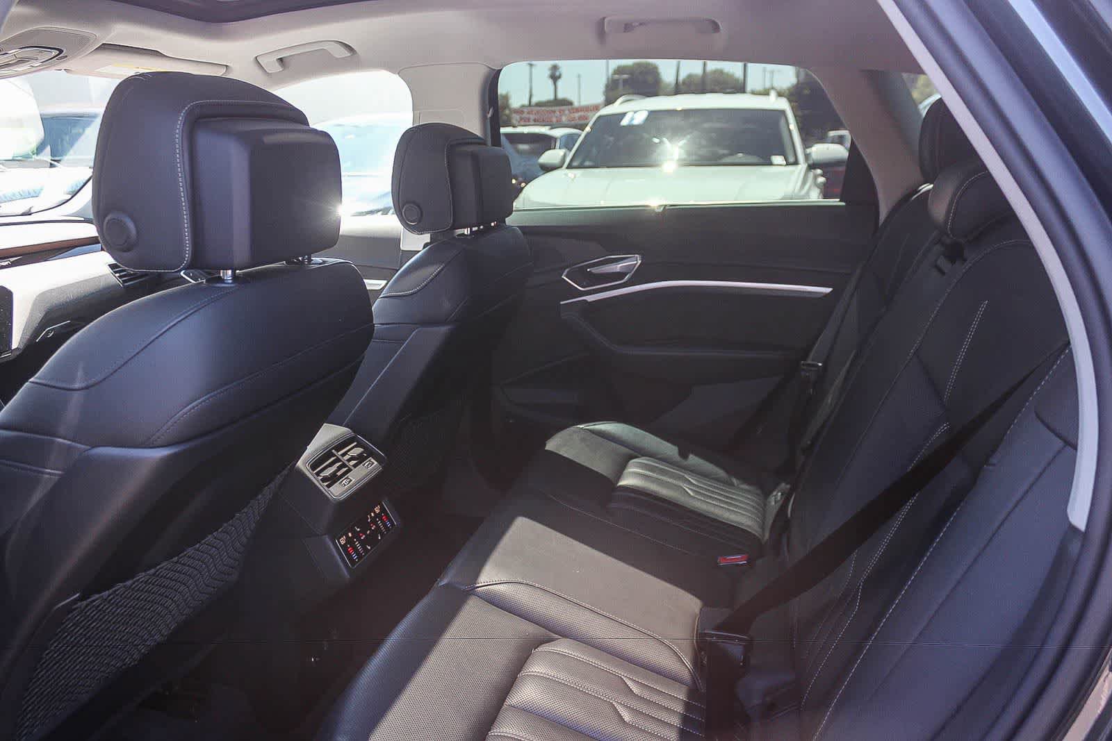 Used 2019 Audi e-tron Prestige w/ Prestige Package AWD/4WD image 23