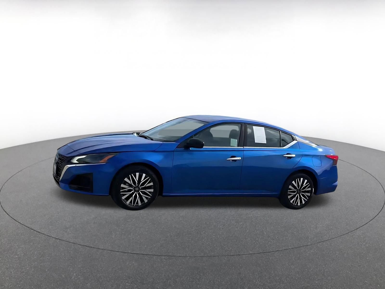 Used 2025 Nissan Altima 2.5 SV FWD image 8