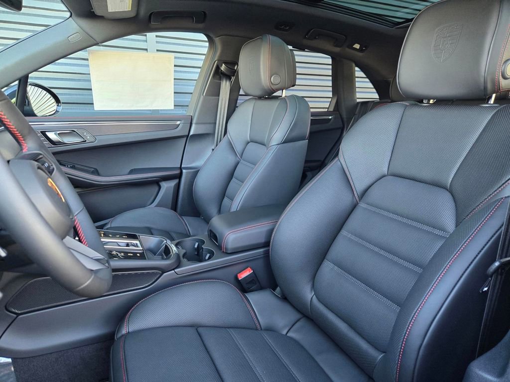 New 2026 Porsche Macan GTS AWD/4WD image 5