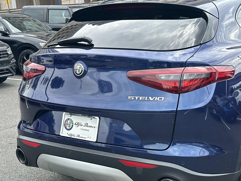 Used 2018 Alfa Romeo Stelvio Sport w/ Quick Order Package 22J Sport AWD/4WD image 12