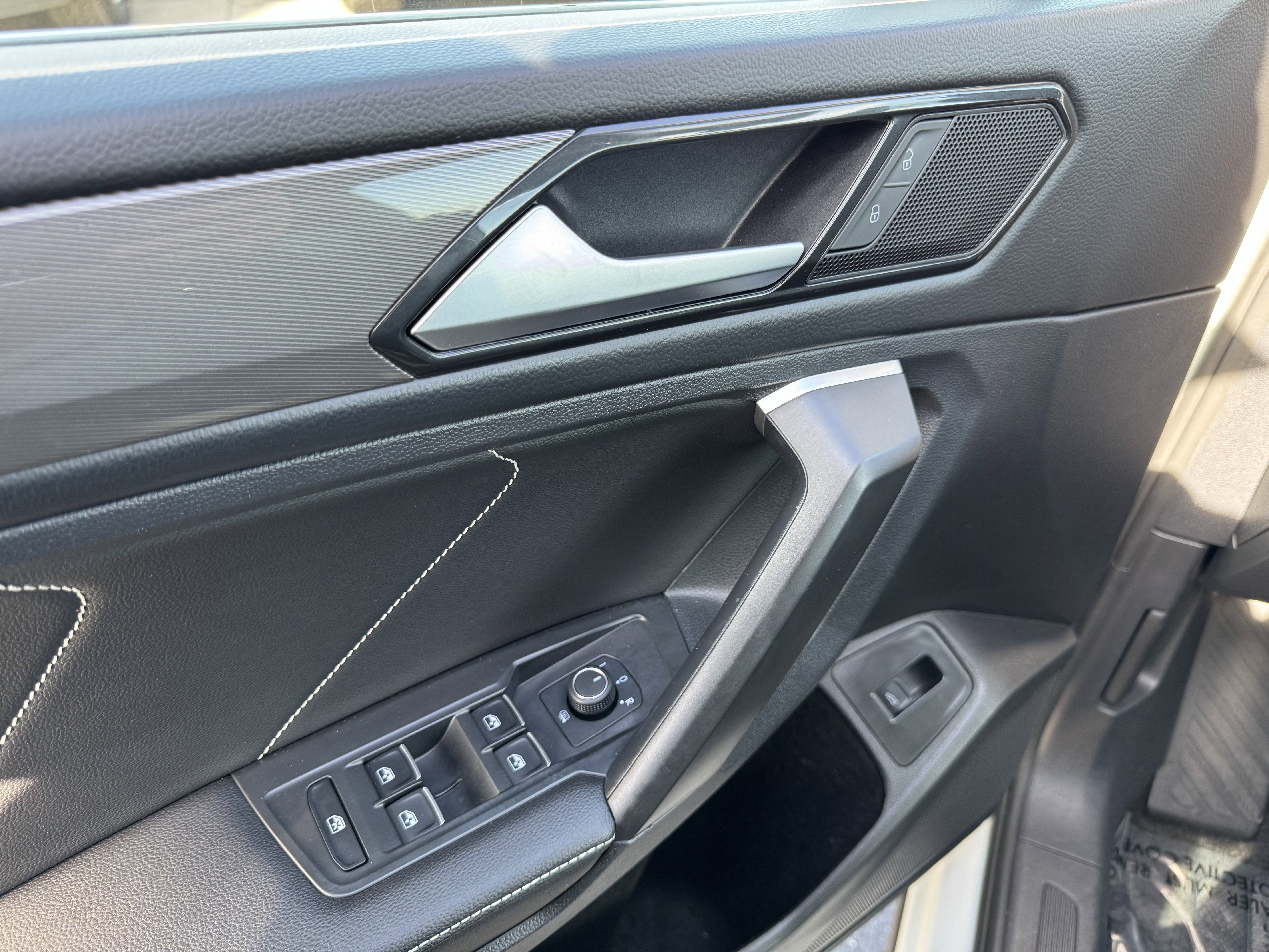 Certified 2023 Volkswagen Tiguan SE w/ Panoramic Sunroof Package image 14