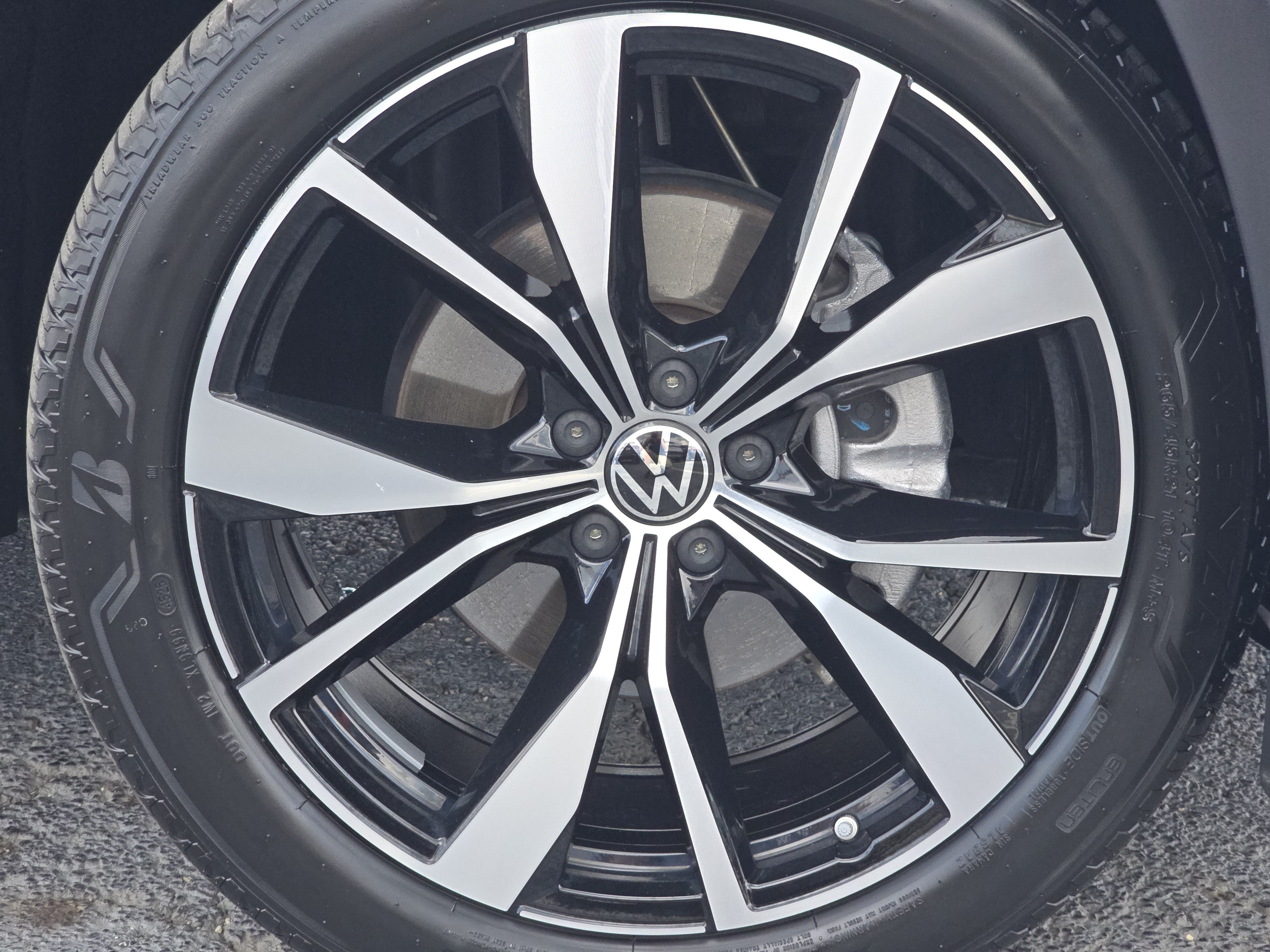 Certified 2024 Volkswagen Atlas Cross Sport SEL Premium R-Line AWD/4WD image 17