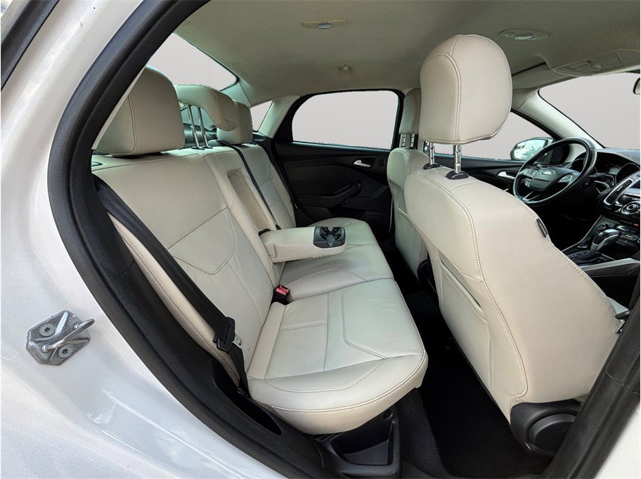 Used 2015 Ford Focus Titanium FWD image 36
