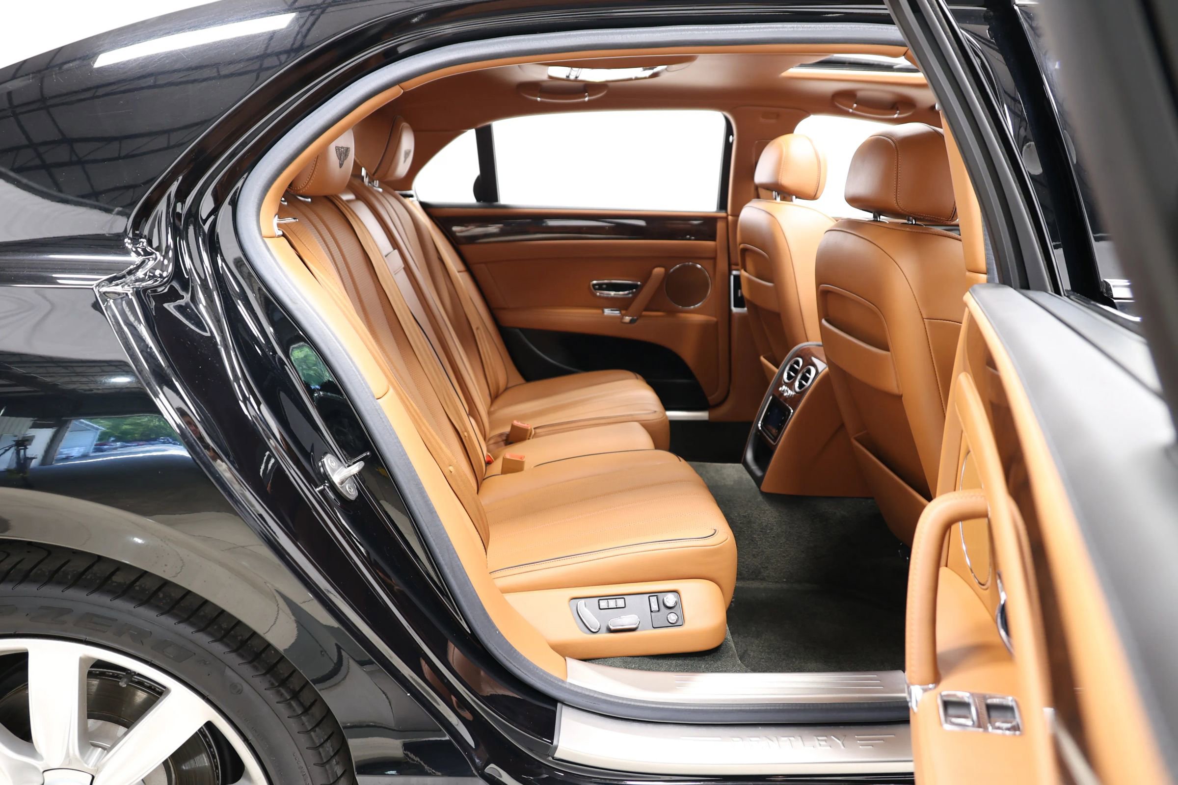 Used 2015 Bentley Flying Spur V8 AWD/4WD image 58