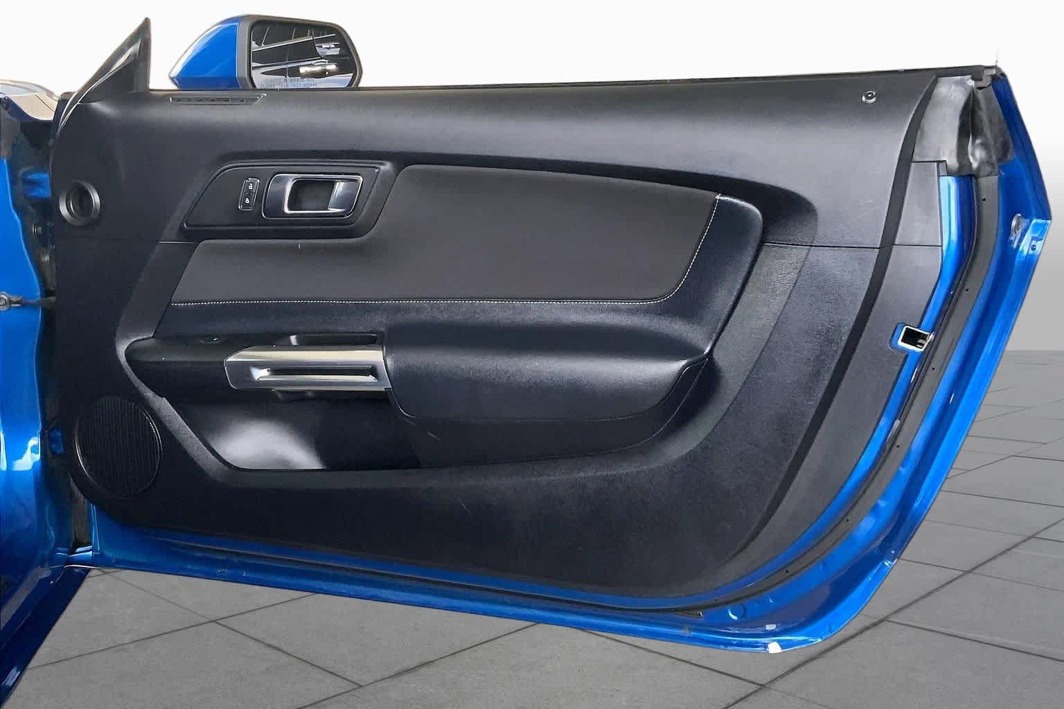 Used 2018 Ford Mustang Coupe RWD image 19