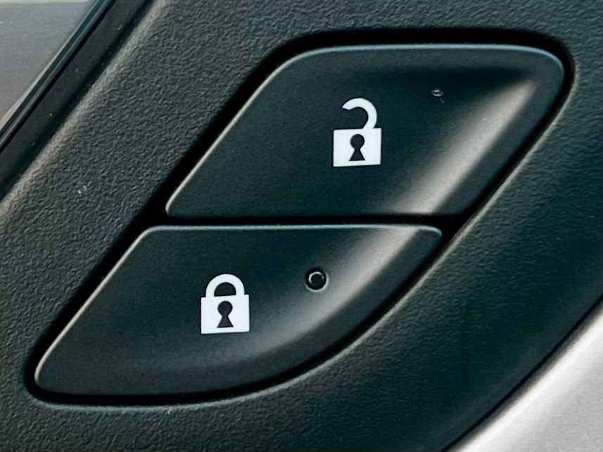 Used 2025 Chevrolet Blazer LT image 25