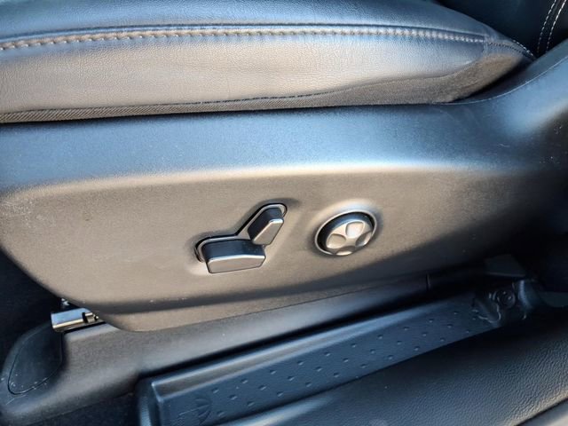 Used 2025 Chrysler Pacifica Select image 15