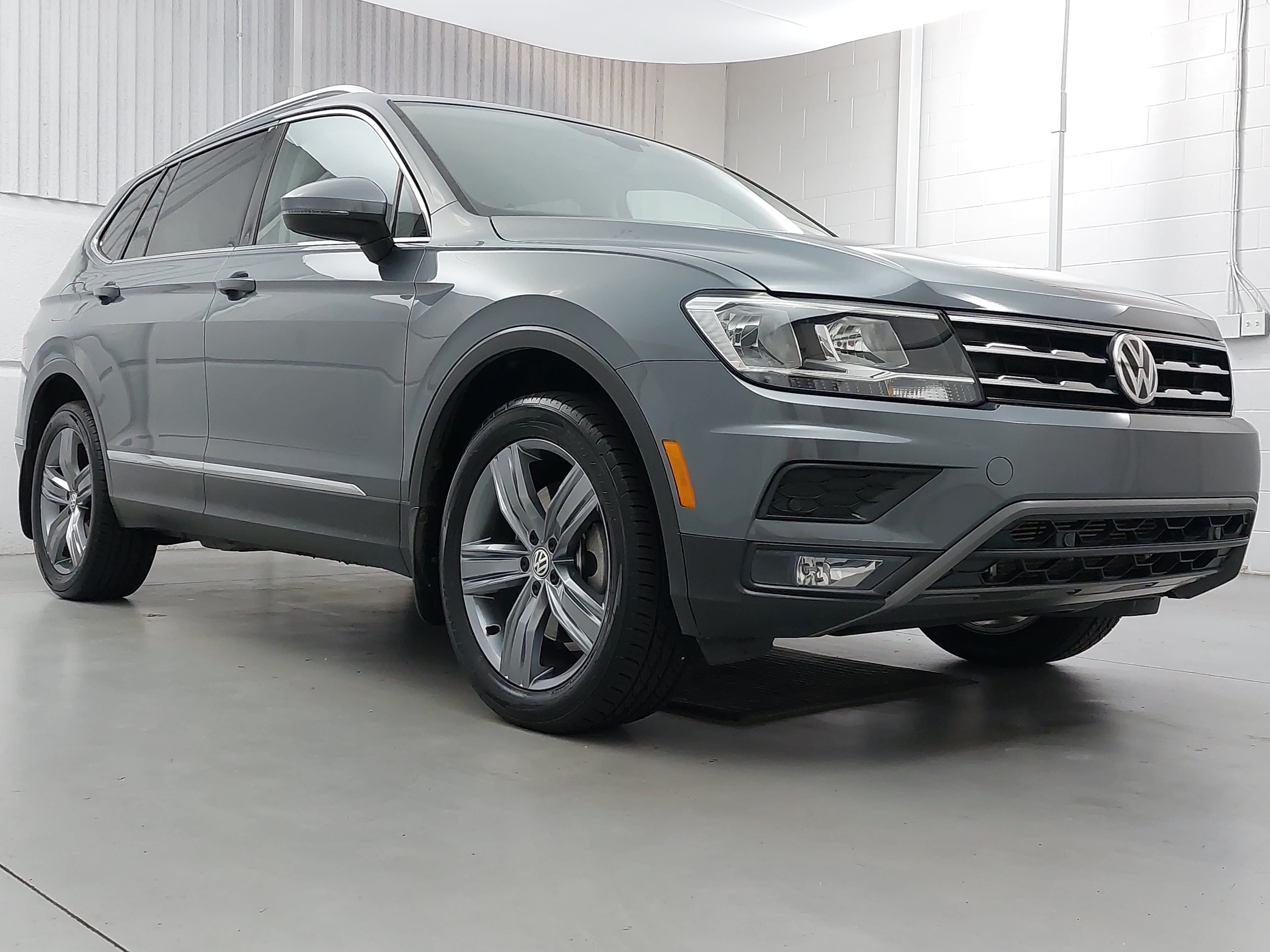 Used 2020 Volkswagen Tiguan SEL w/ 3rd Row Seat Package AWD/4WD image 9