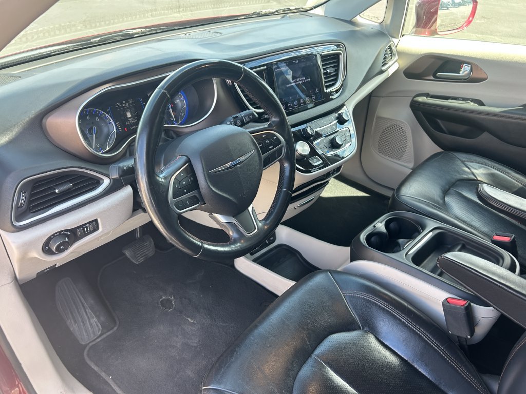 Used 2018 Chrysler Pacifica Touring-L FWD image 24