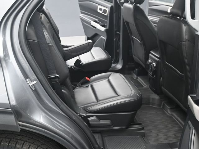 Used 2022 Ford Explorer XLT w/ Equipment Group 202A image 13