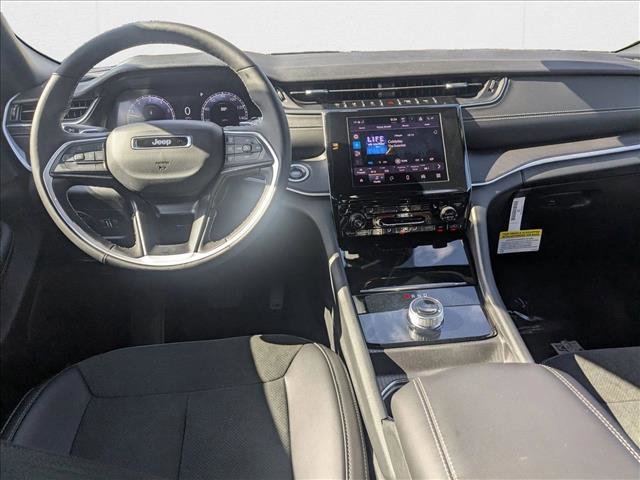 New 2025 Jeep Grand Cherokee Altitude image 15