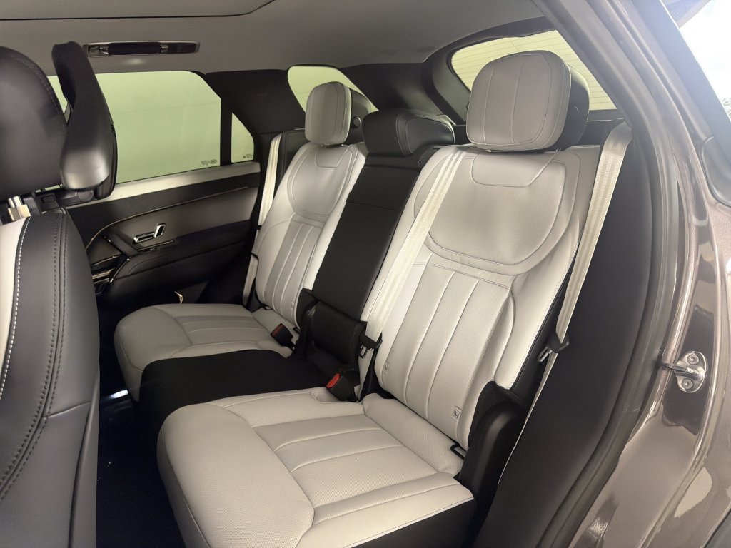 New 2027 Land Rover Range Rover Sport Dynamic SE AWD/4WD image 6