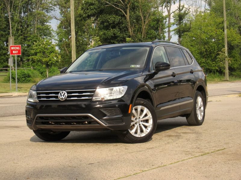 Used 2018 Volkswagen Tiguan SE w/ Panoramic Sunroof Package AWD/4WD image 3