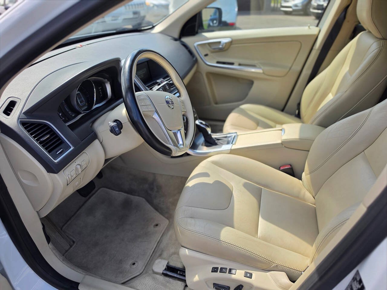 Used 2015 Volvo XC60 T5 AWD/4WD image 5