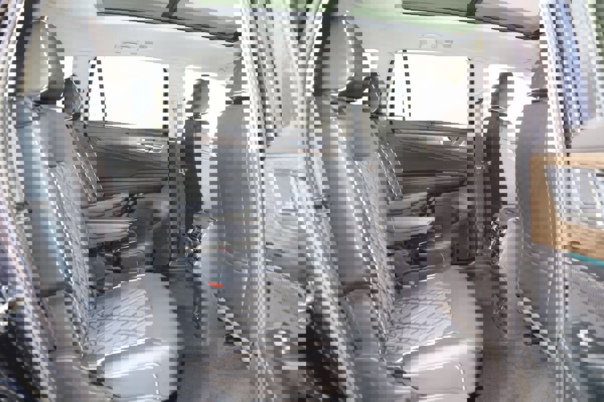 Used 2024 Volkswagen Atlas SEL Premium R-Line image 15