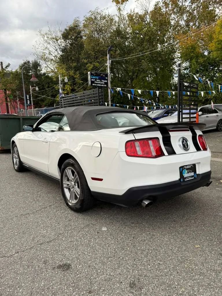 Used 2012 Ford Mustang Premium image 4