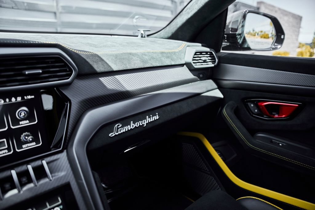 Used 2024 Lamborghini Urus Performante AWD/4WD image 96