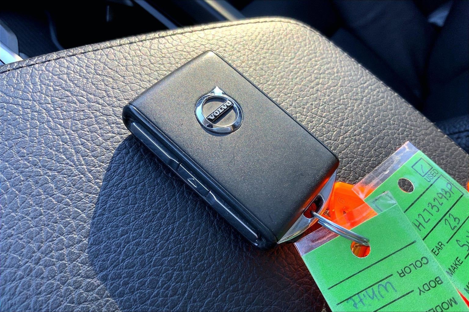 Used 2022 Volvo XC60 B5 Momentum w/ Climate Package image 13