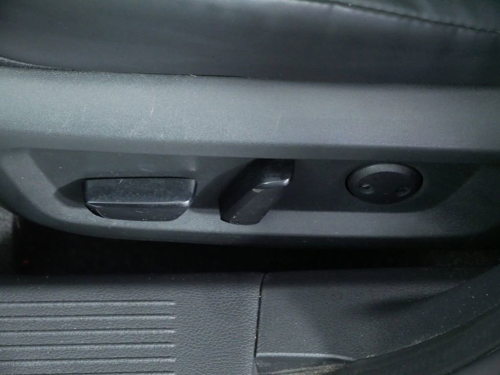 Used 2021 Nissan Rogue SV w/ Premium Package image 22