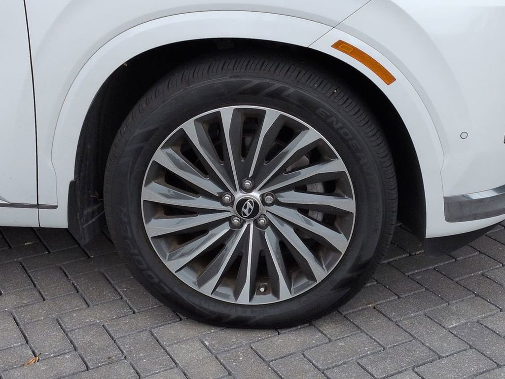 Used 2023 Hyundai Palisade Calligraphy image 12