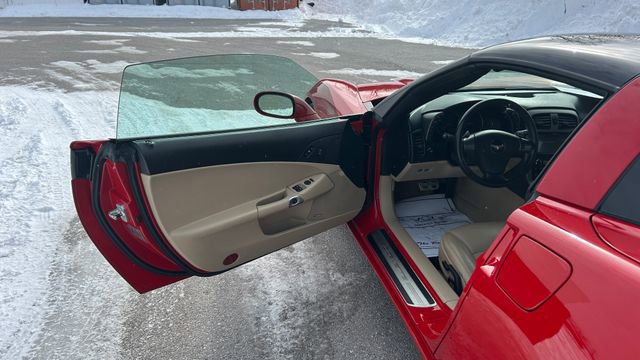 Used 2007 Chevrolet Corvette Coupe w/ Preferred Equipment Group RWD image 21