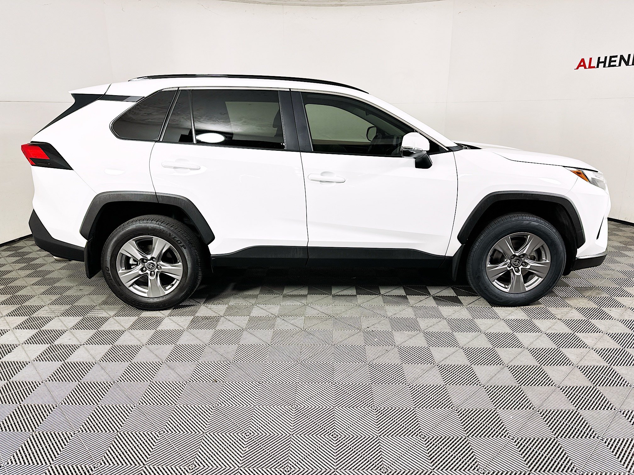 Used 2024 Toyota RAV4 XLE FWD image 2