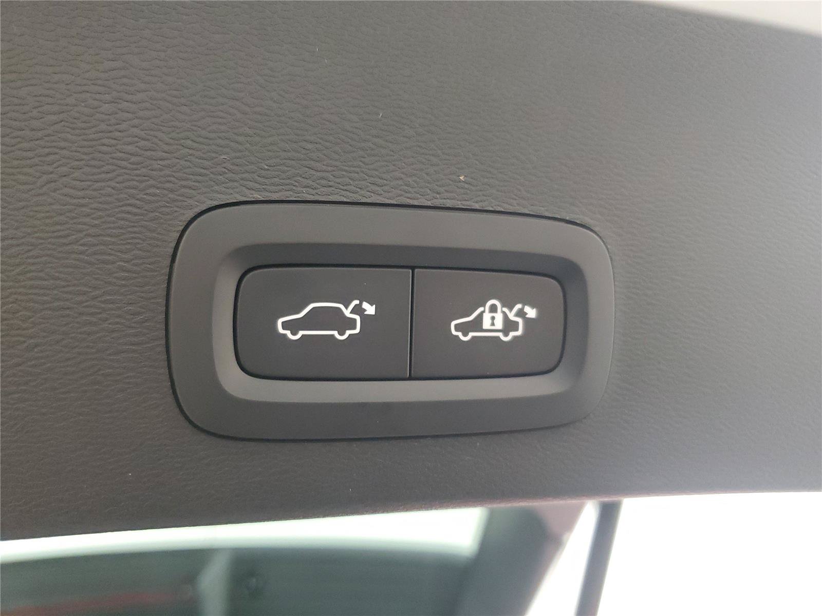 New 2026 Volvo XC40 B5 Plus w/ Climate Package AWD/4WD image 10