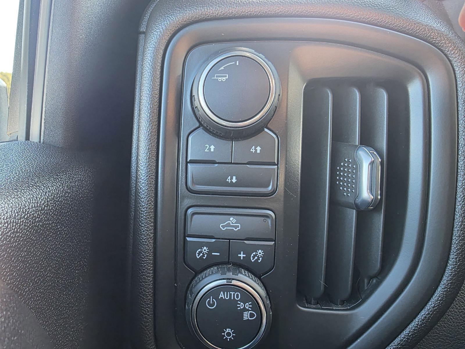 Used 2024 Chevrolet Silverado 2500 Custom image 17