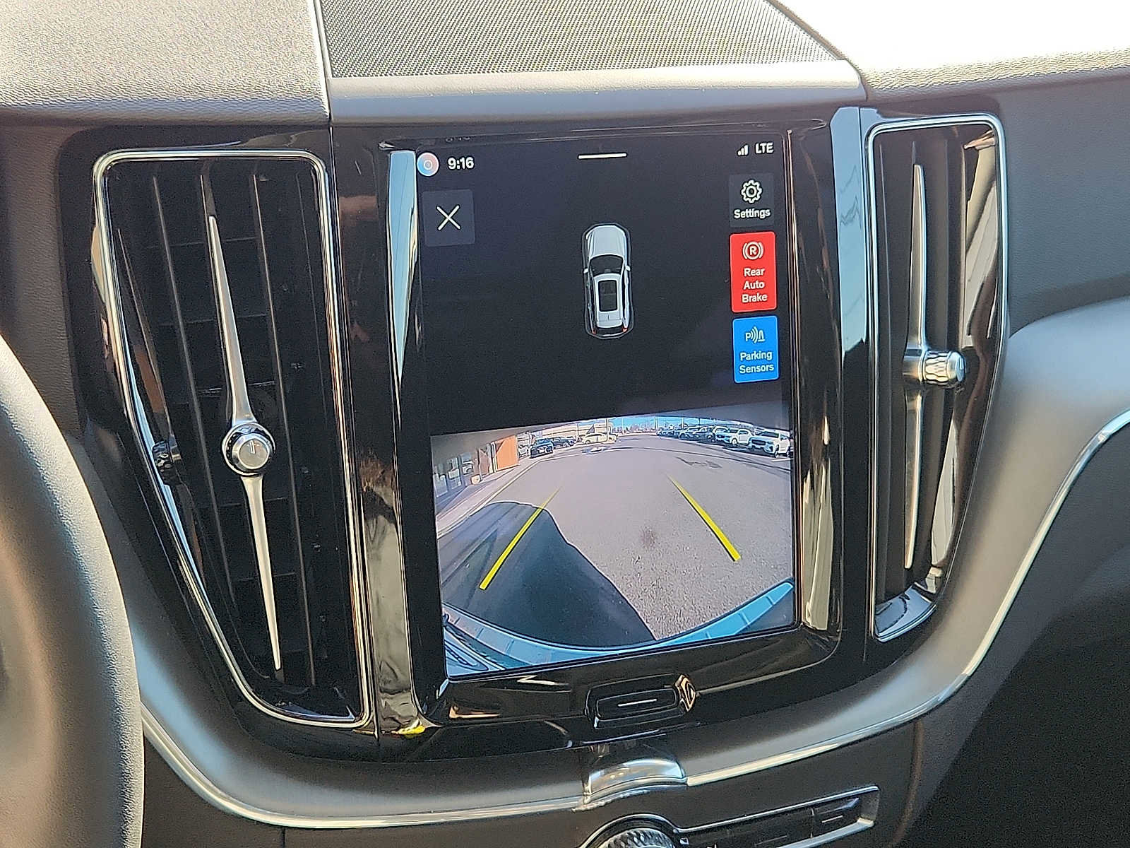 Certified 2023 Volvo XC60 B5 Core w/ Climate Package image 15