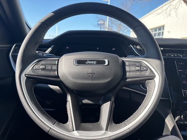 Used 2023 Jeep Grand Cherokee Altitude image 15