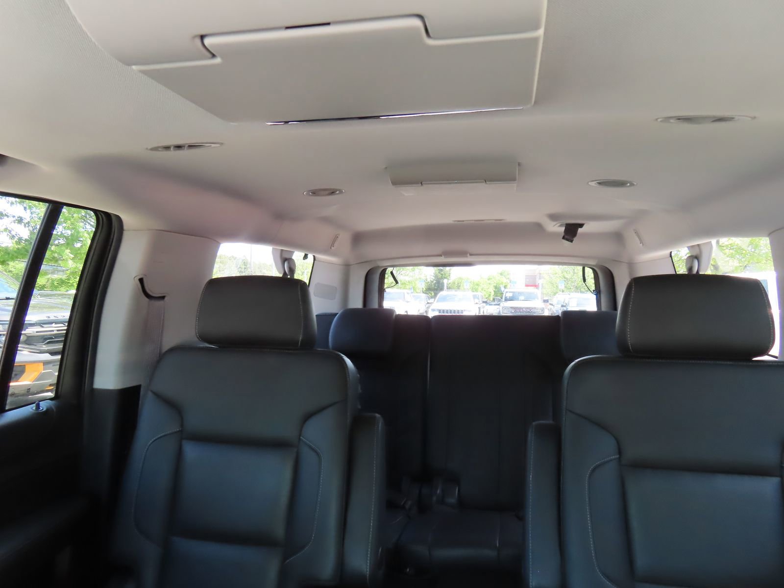 Used 2017 Chevrolet Suburban Premier AWD/4WD image 37