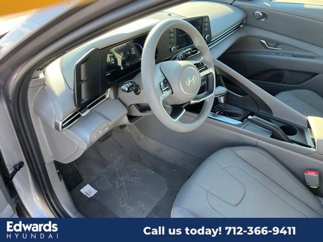 New 2025 Hyundai Elantra SE image 17
