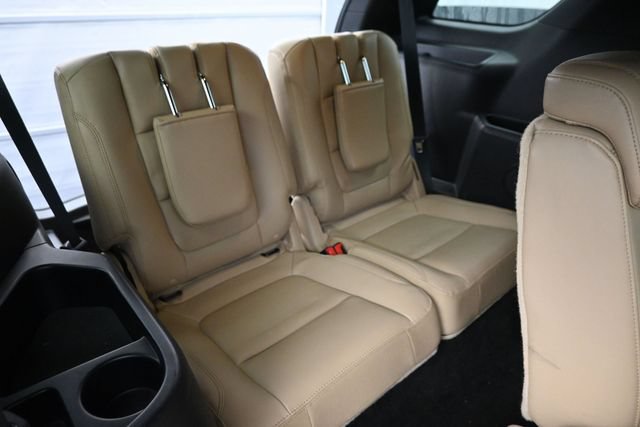 Used 2017 Ford Explorer XLT w/ Equipment Group 202A AWD/4WD image 9