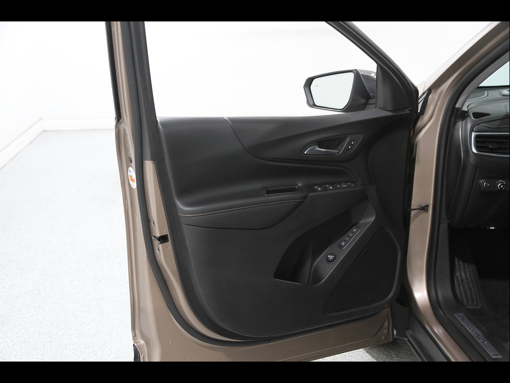 Used 2018 Chevrolet Equinox Premier FWD image 4