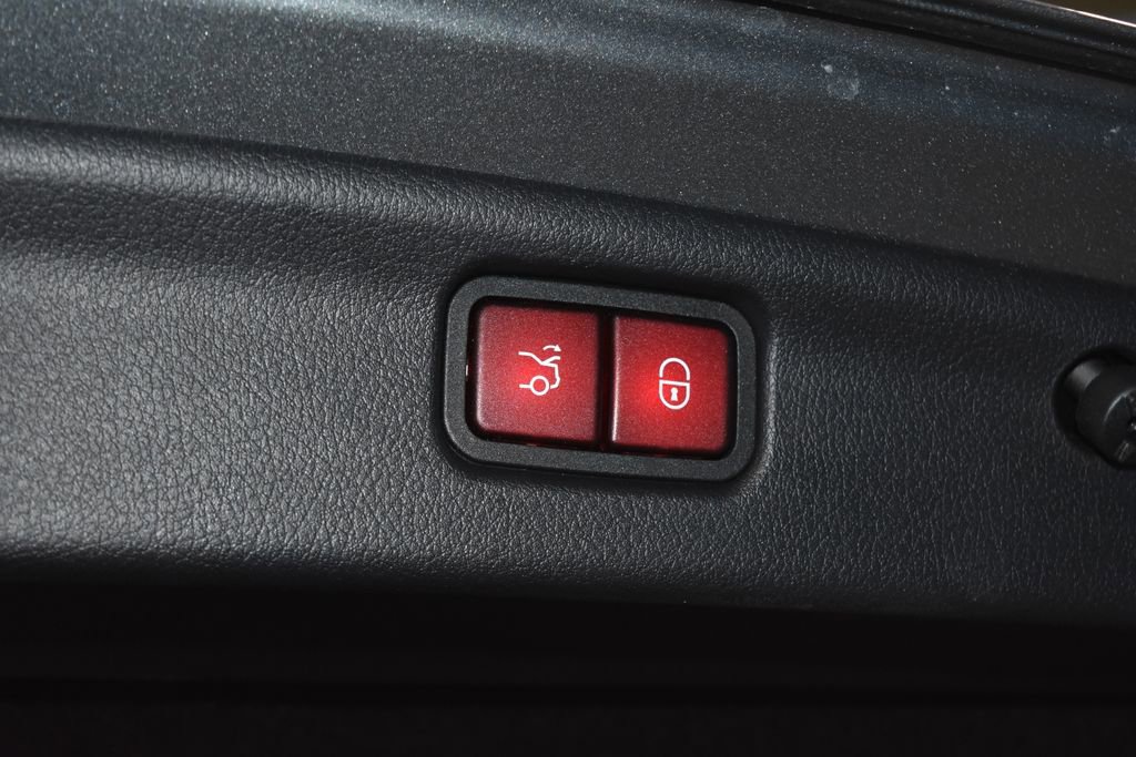 Used 2023 Mercedes-Benz C 300 4MATIC Sedan image 30