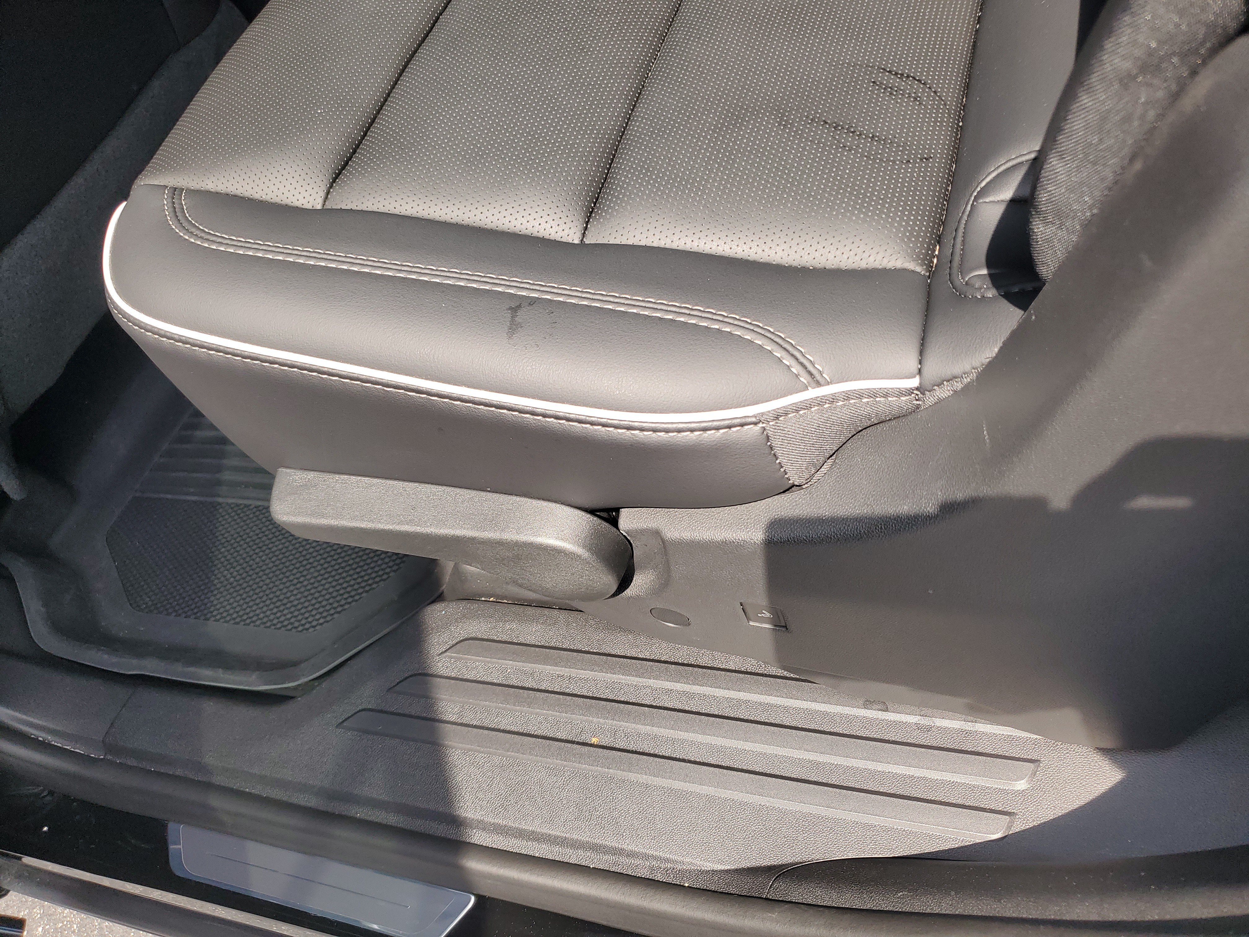 Used 2025 Buick Enclave Avenir w/ Trailering Package, 5000 lbs. AWD/4WD image 13