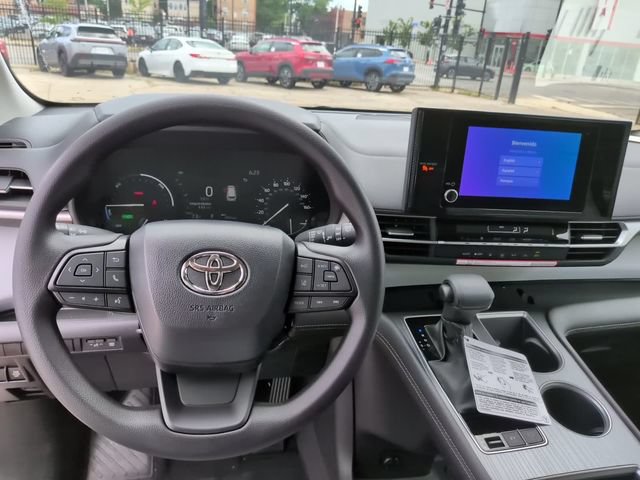 Used 2026 Toyota Sienna LE FWD image 23