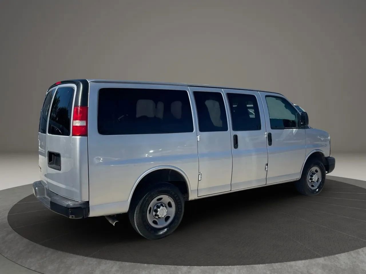 Used 2016 Chevrolet Express 2500 LS image 9