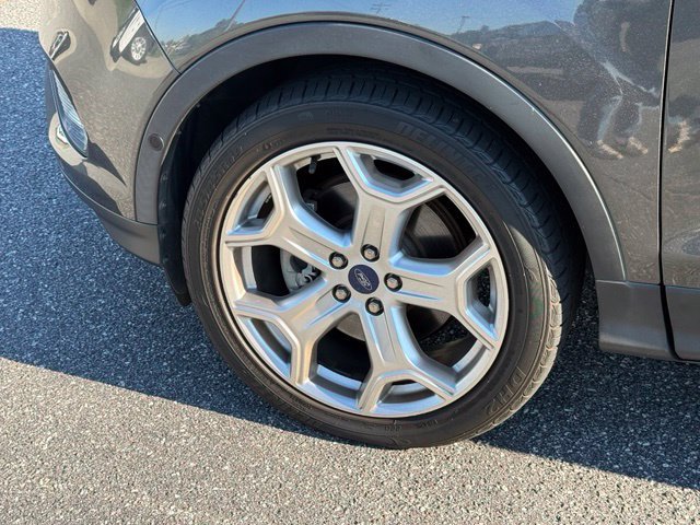 Used 2018 Ford Escape Titanium w/ Ford Safe & Smart Package FWD image 4