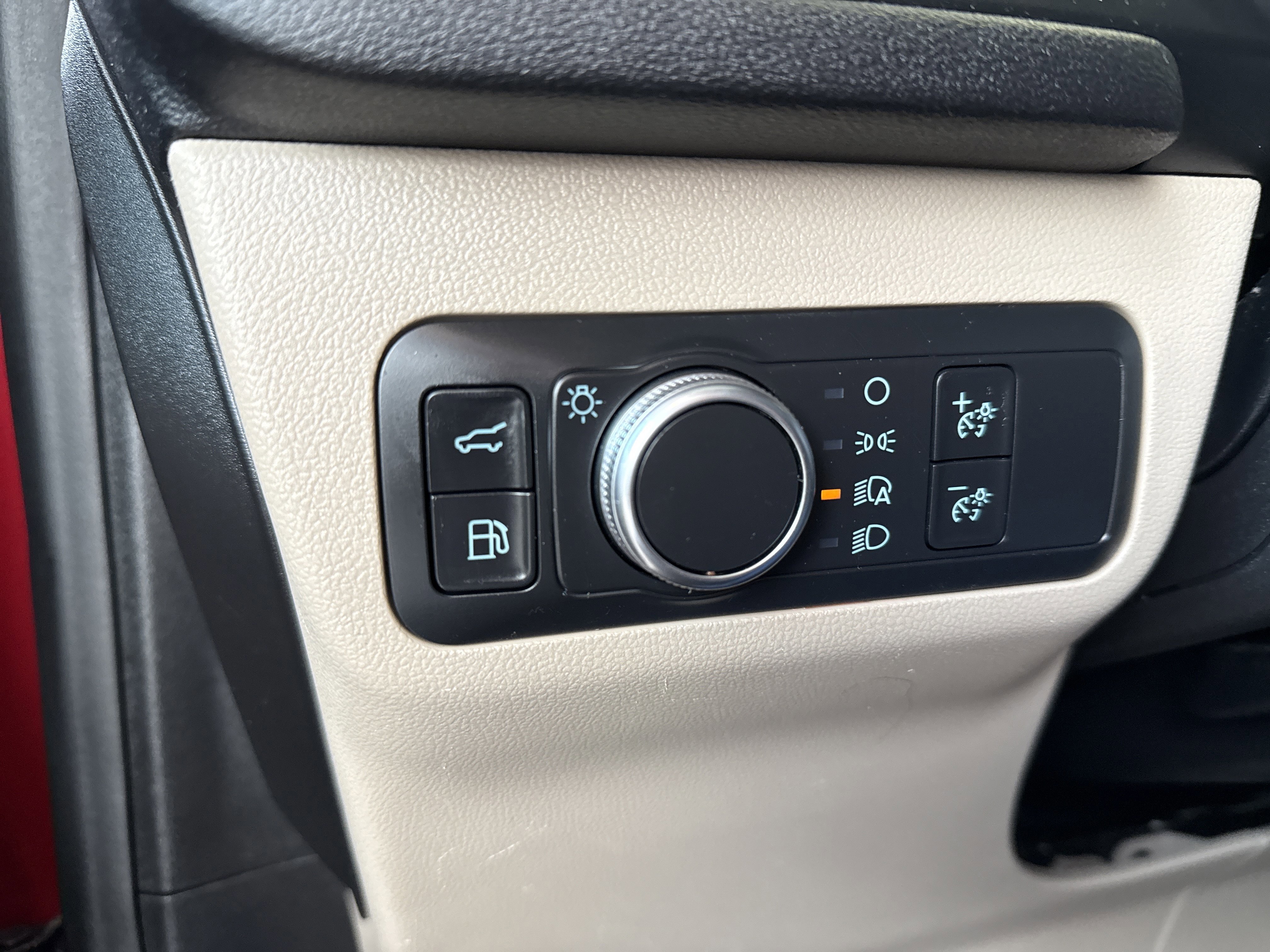 Used 2020 Ford Escape SE Sport image 22