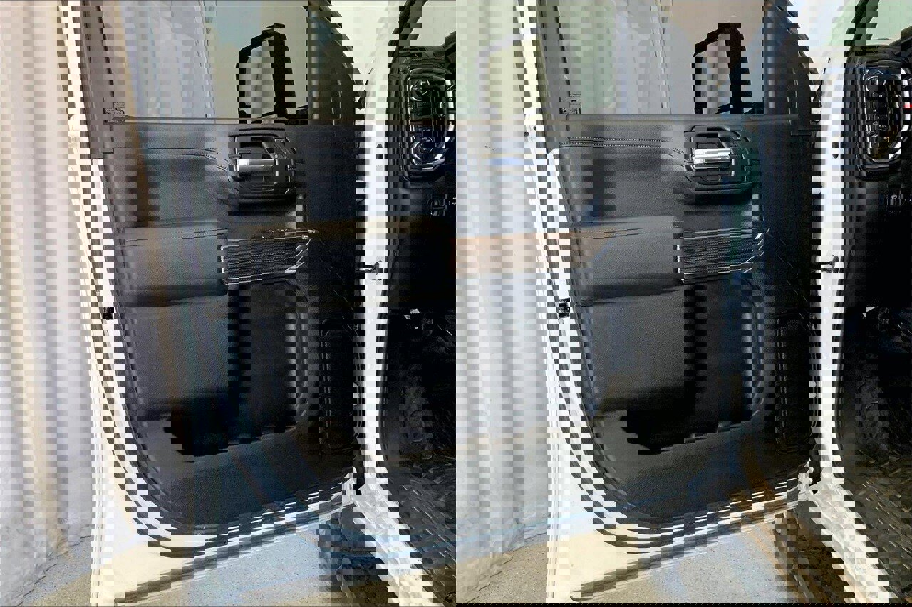 Used 2023 Chevrolet Silverado 2500 LT w/ Snow Plow Prep/Camper Package image 21