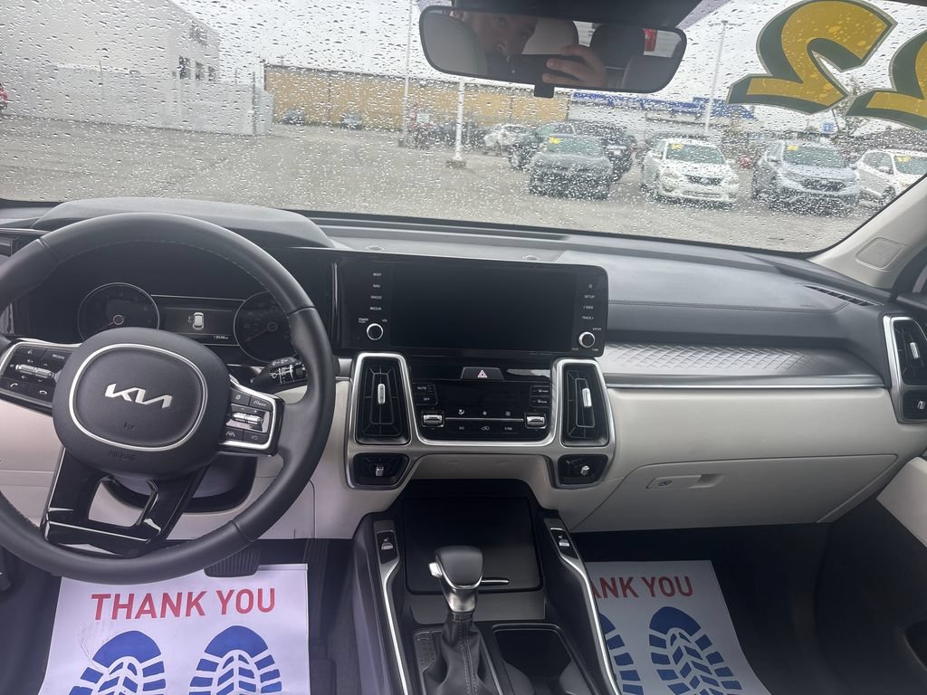 Used 2022 Kia Sorento S FWD image 17