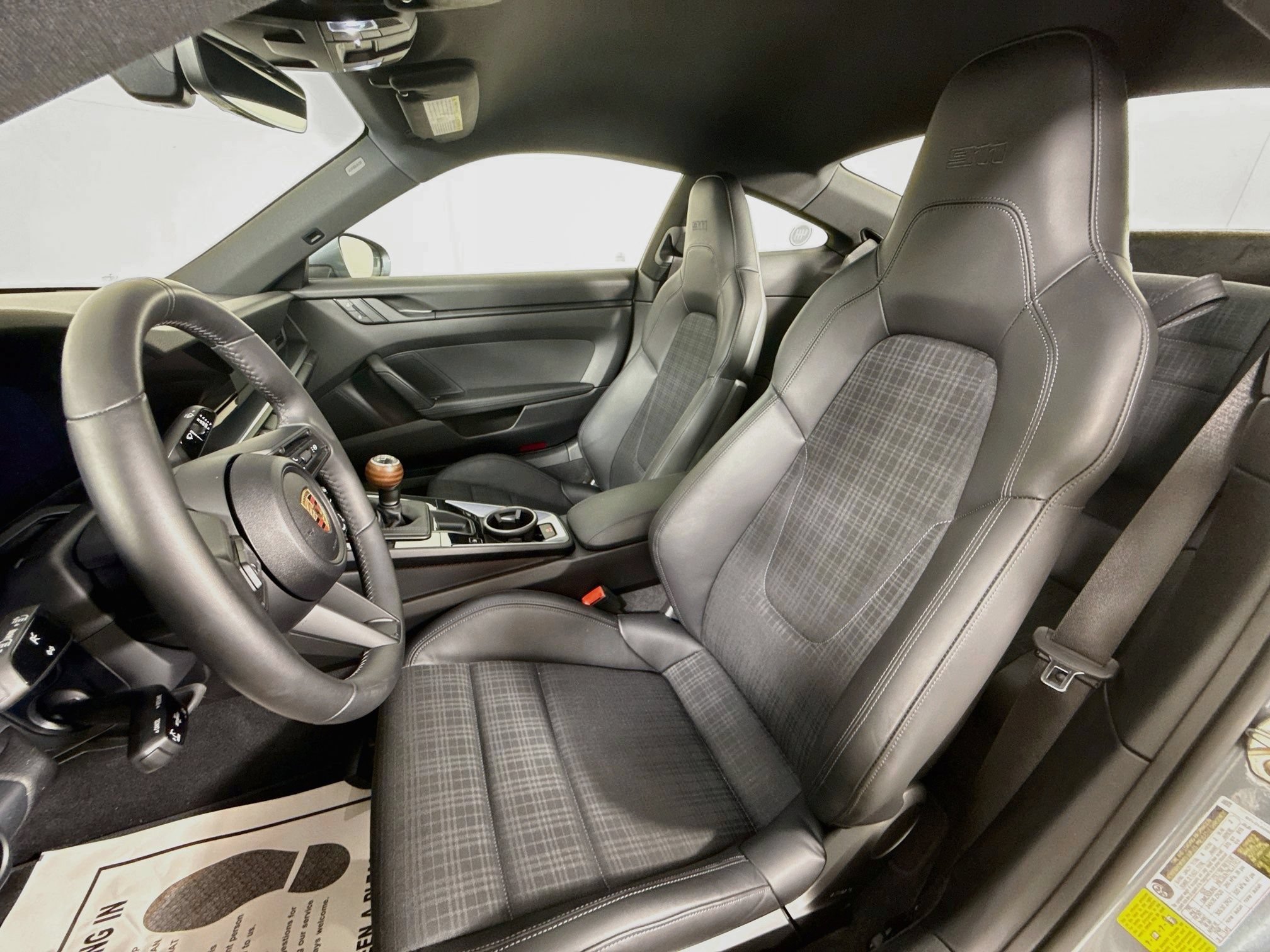 Certified 2025 Porsche 911 Carrera T RWD image 5
