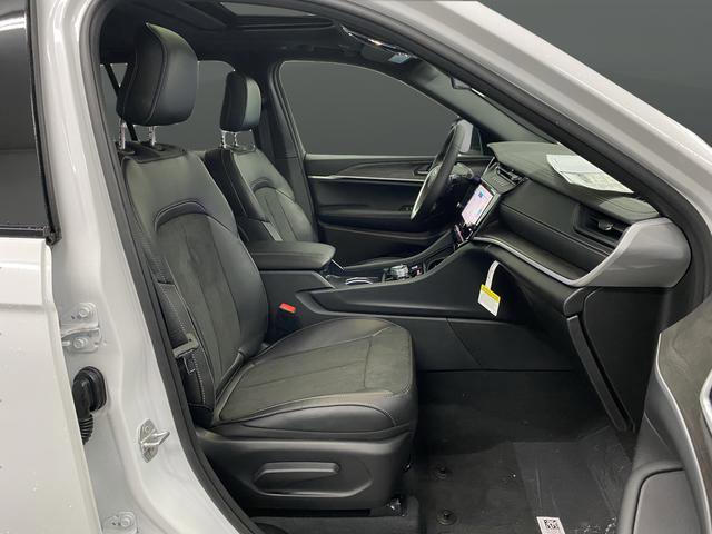 New 2026 Jeep Grand Cherokee Altitude image 33