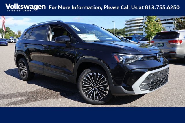 Certified 2025 Volkswagen Taos SE image 1