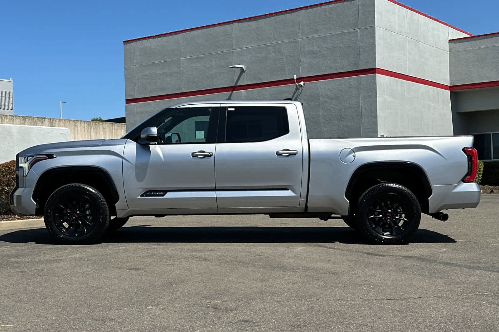 Used 2023 Toyota Tundra Platinum AWD/4WD image 9