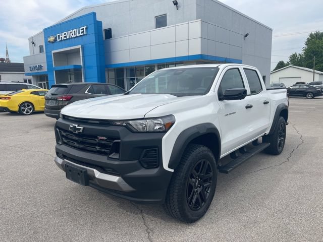 Used 2024 Chevrolet Colorado Trail Boss w/ Technology Package AWD/4WD image 2