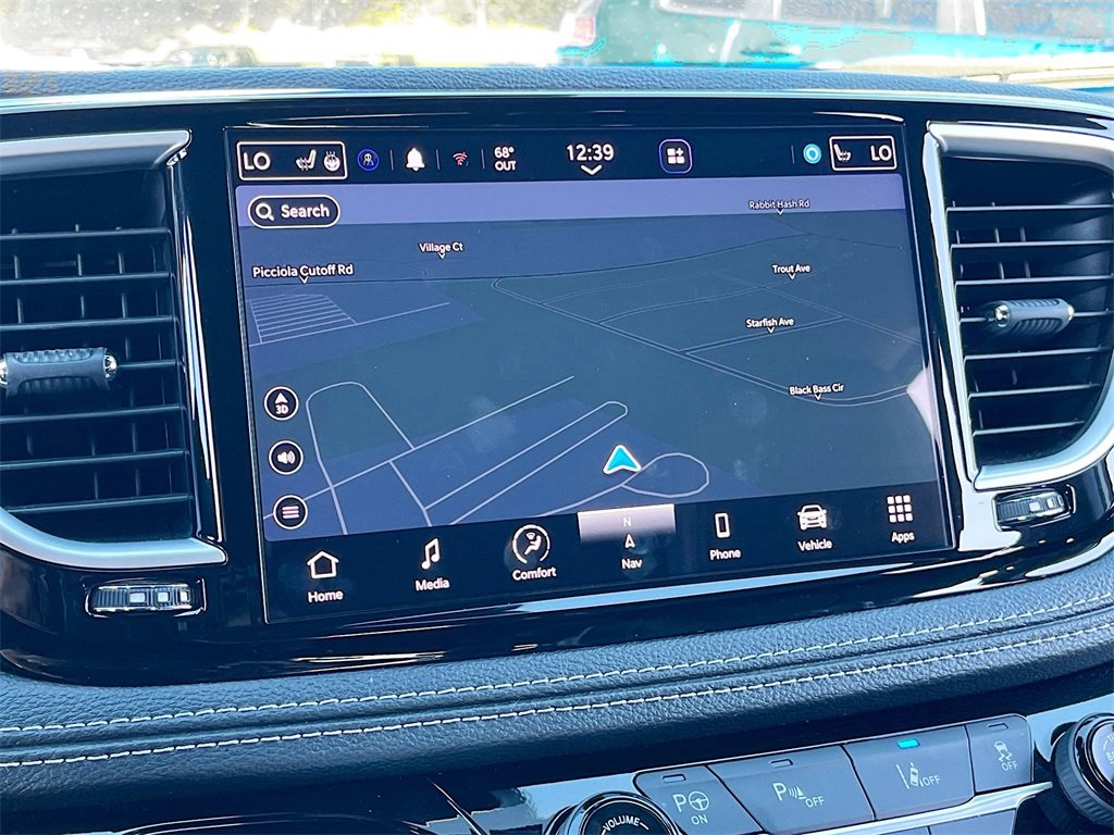 Certified 2024 Chrysler Pacifica Premium image 13